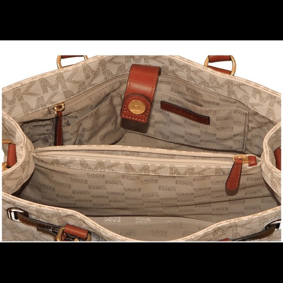 Authentic MK Hamilton Traveler - Picture 8 of 8